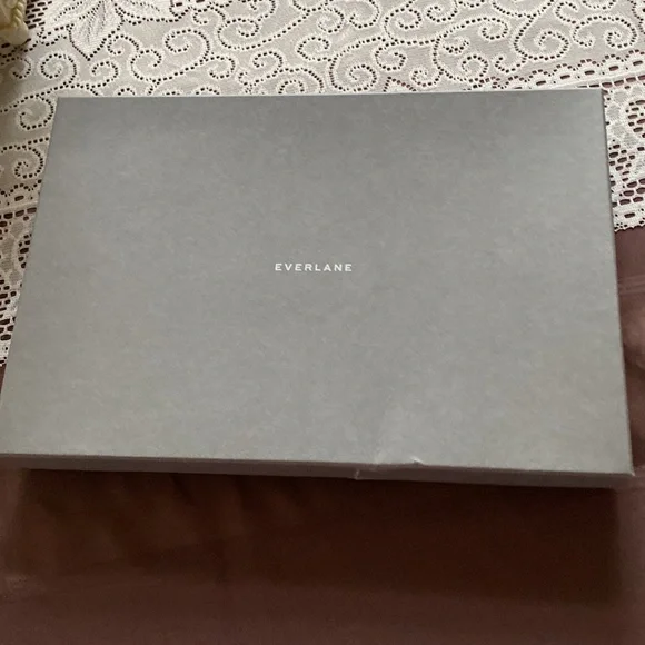 HOST PICKโค๏ธEverlane fold over clutch (Last Price Cut) - Picture 8 of 8